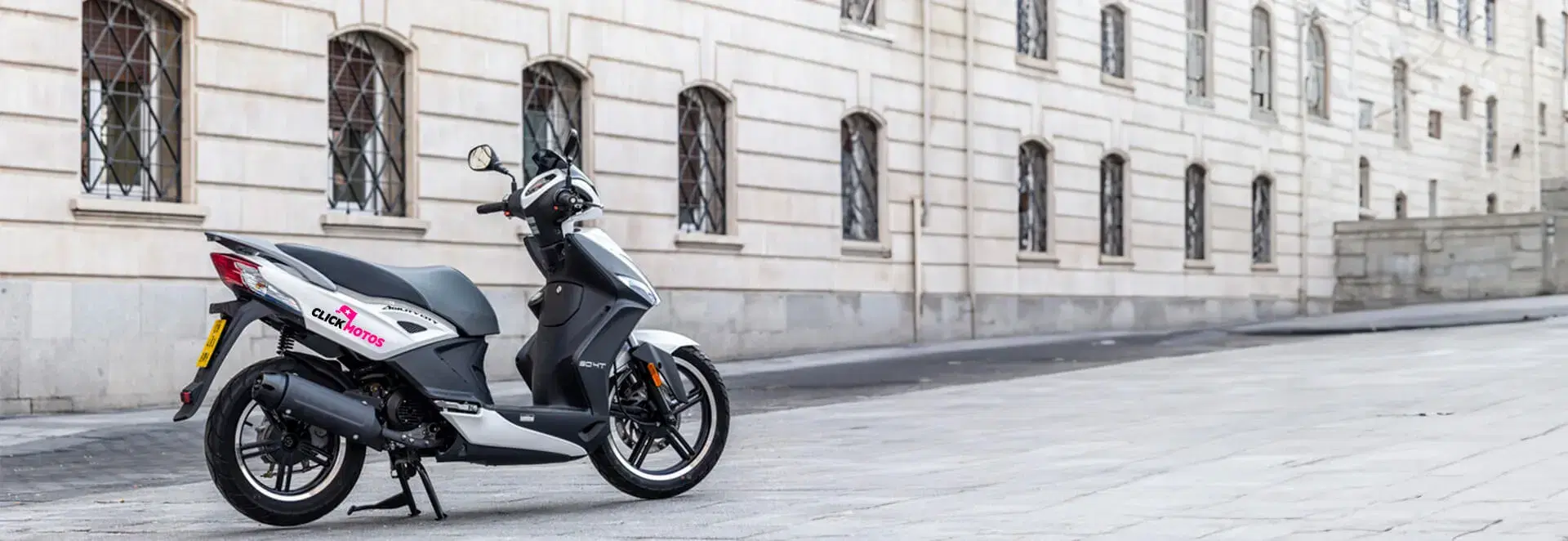 Location de moto pas cher à Madrid Chamartin